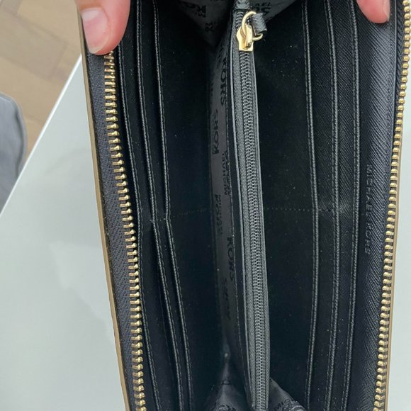 Michael Kors Wallet - Black - Picture 2 of 3